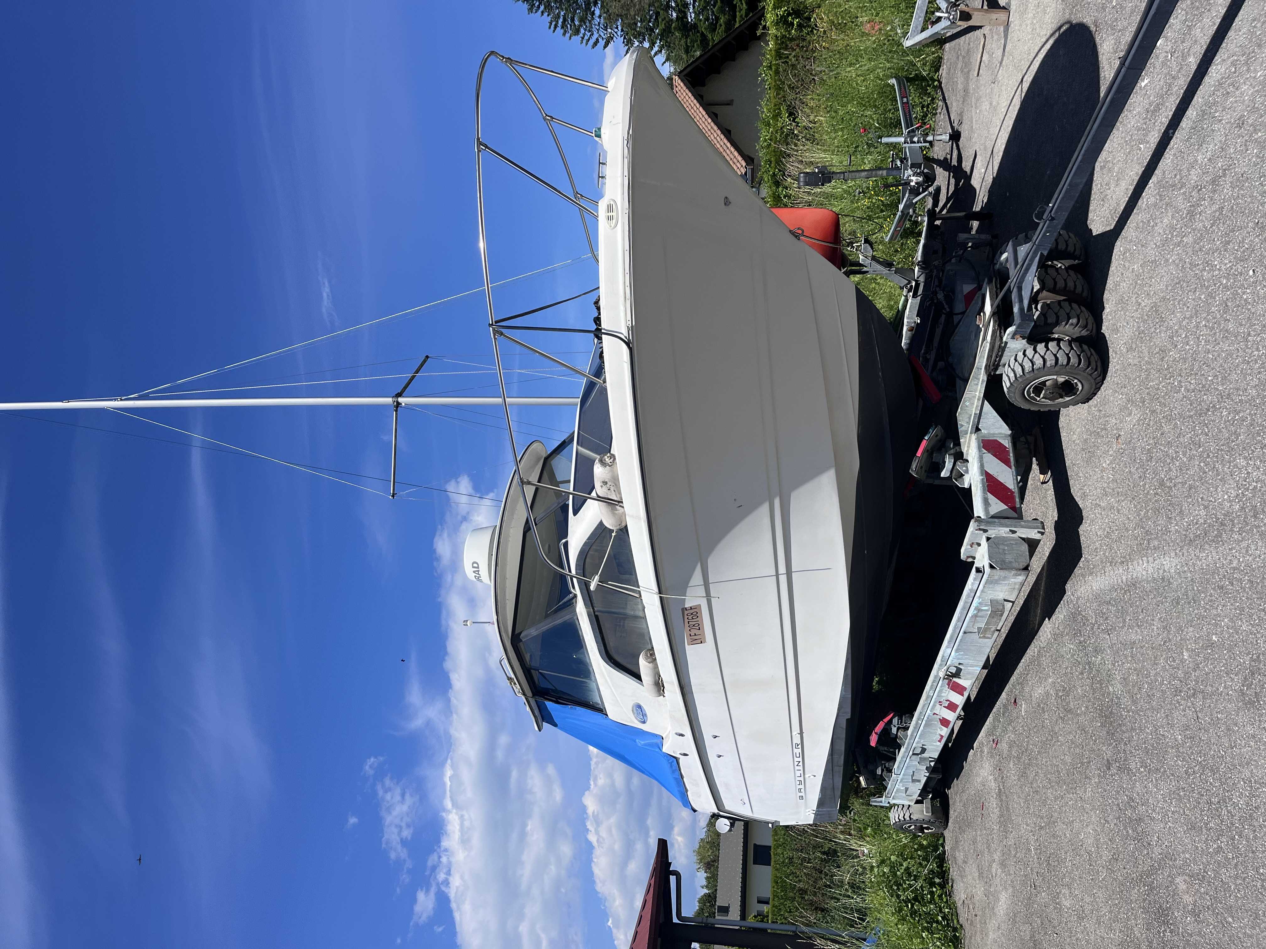 slider 0 Bayliner  242 Classic